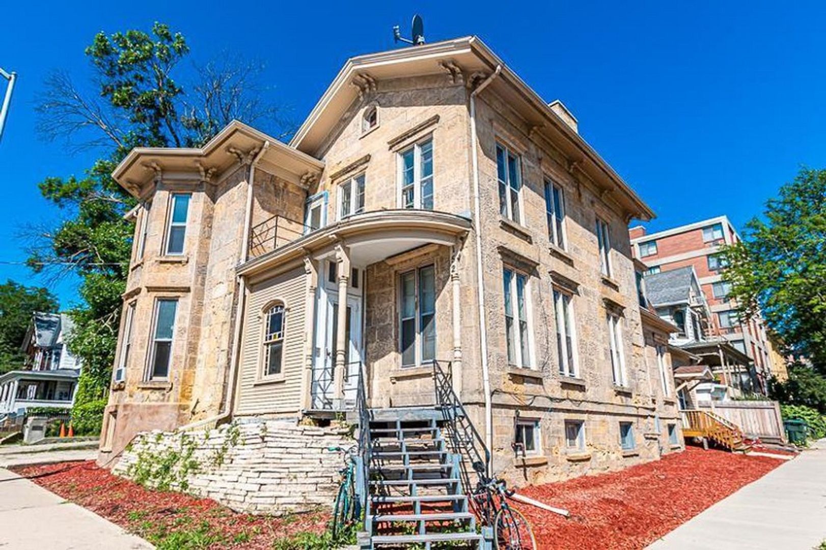 Madison Apartment: 152 East Johnson St