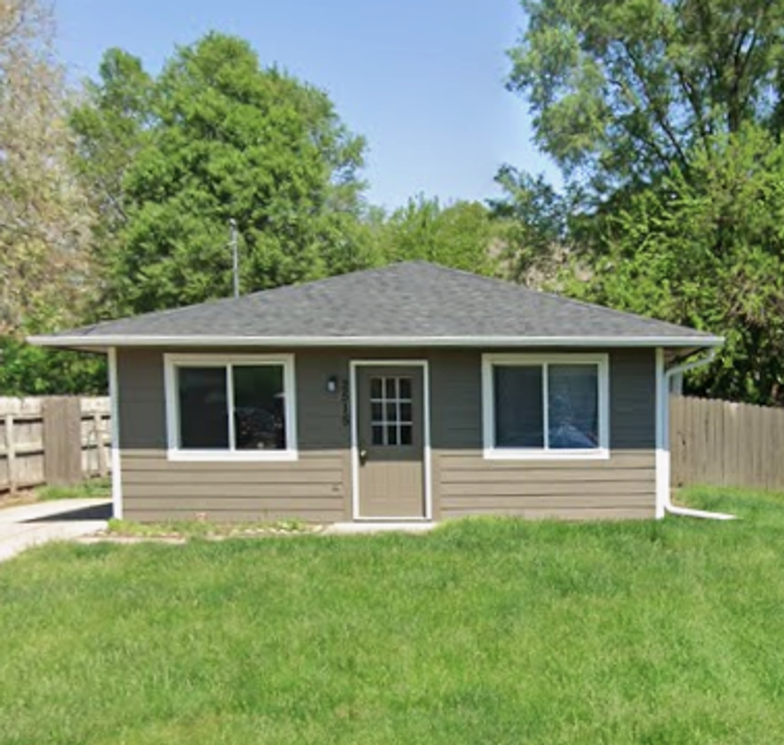 Des Moines Apartment: 2515 E. 37th
