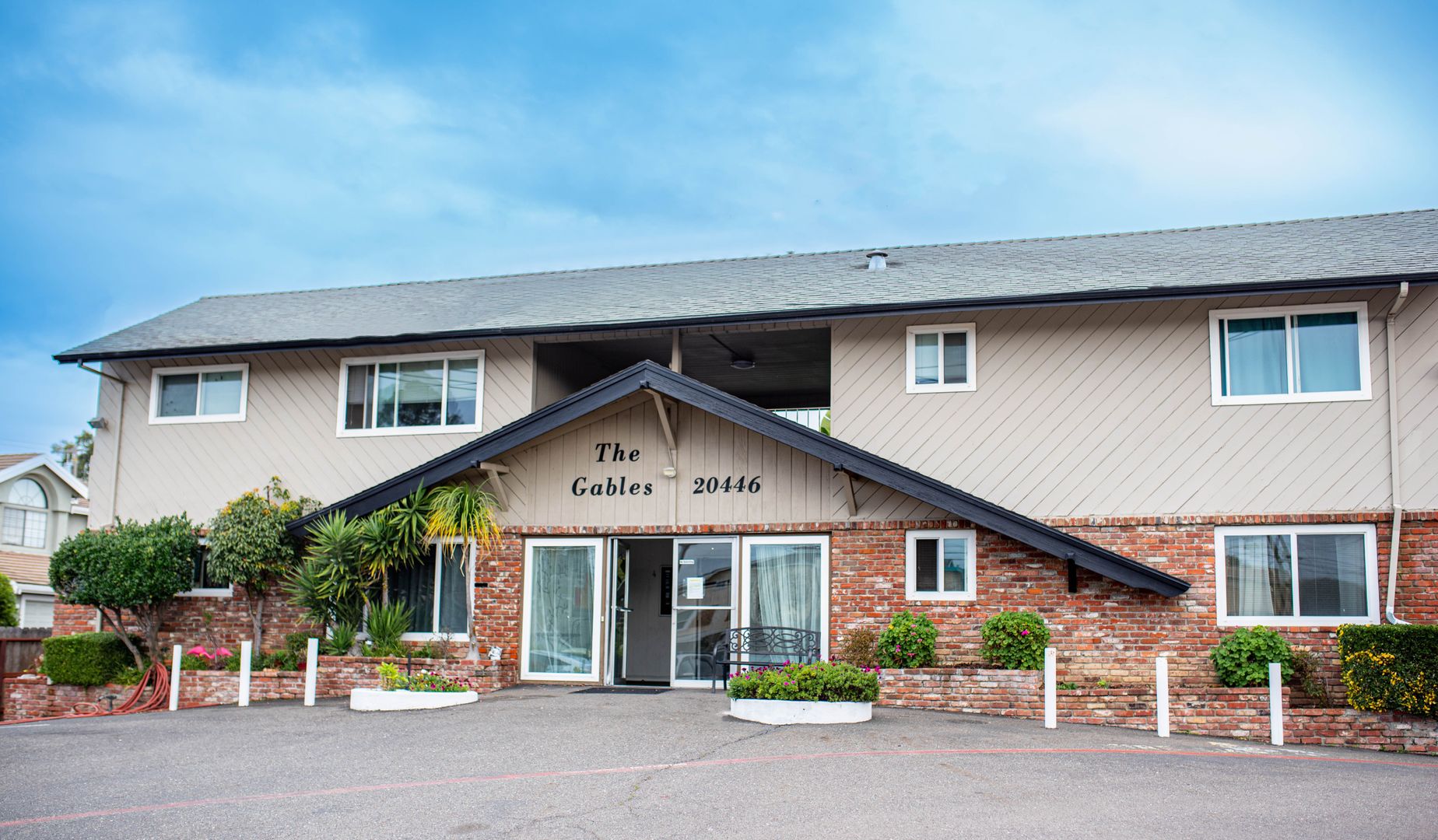 CASTRO VALLEY Apartment: GABLES APTS.