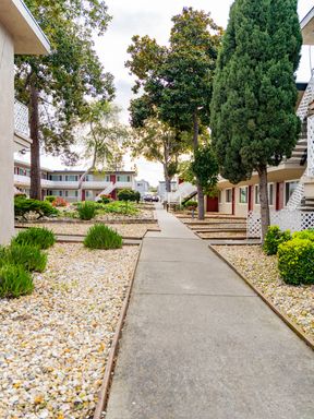 KENTWOOD APTS. - 104, 1540 164TH AVE. – photo 1