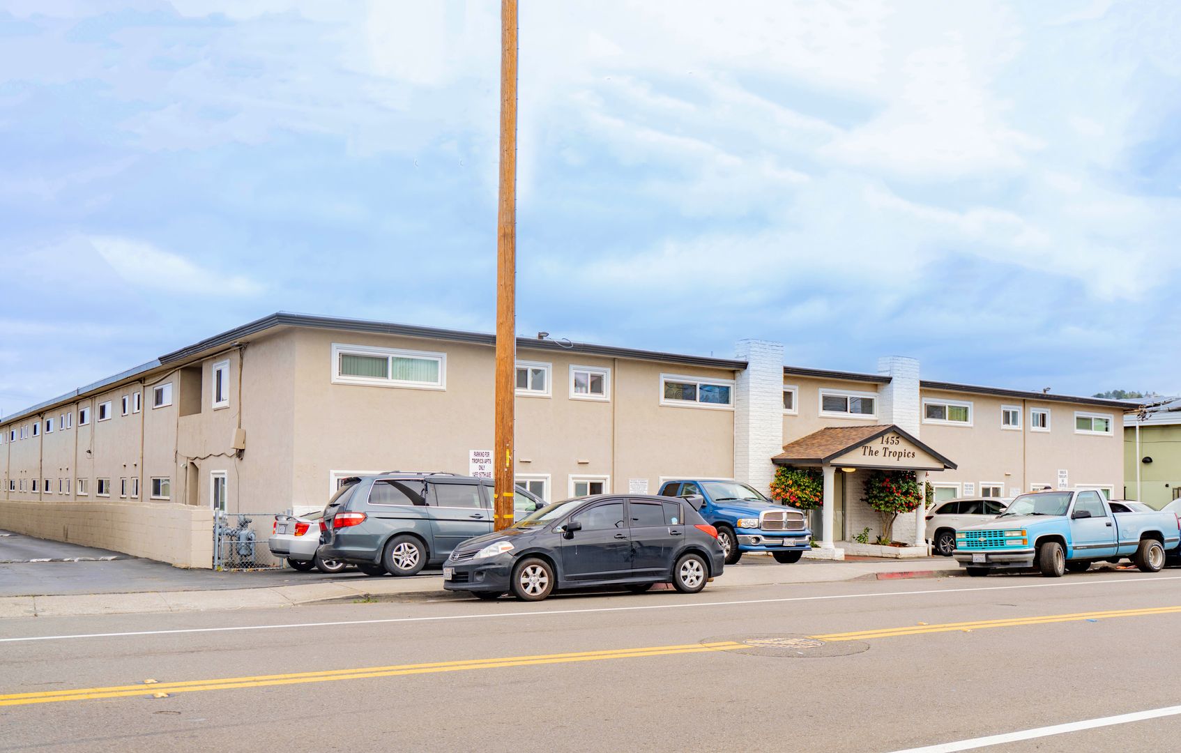 SAN LEANDRO Apartment: TROPIC APTS.