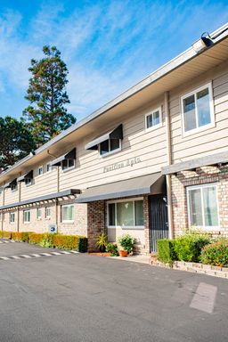 PACIFICA APARTMENTS - 25, 6 HARDER ROAD – photo 1