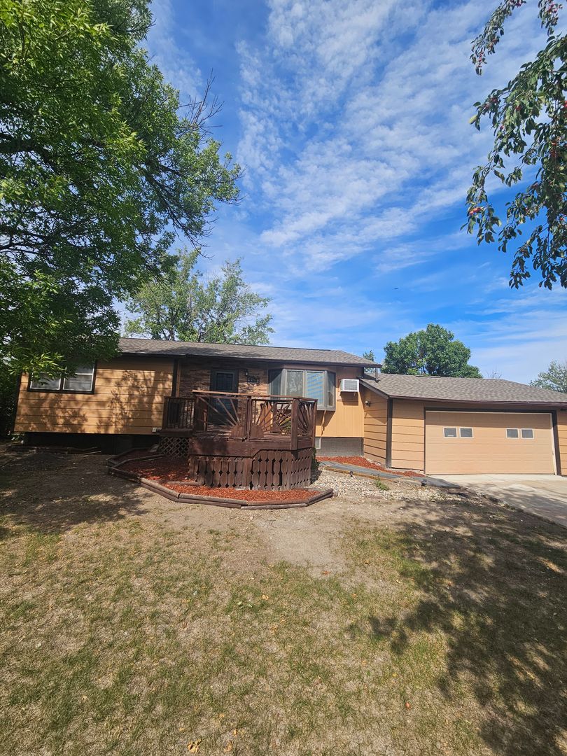Rapid City House: 908 Antares Ct