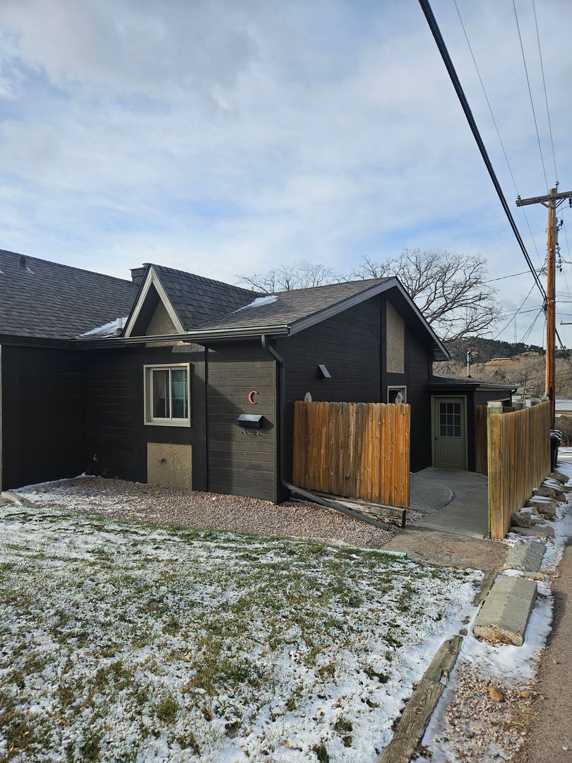 Rapid City Apartment: 1319 7th St