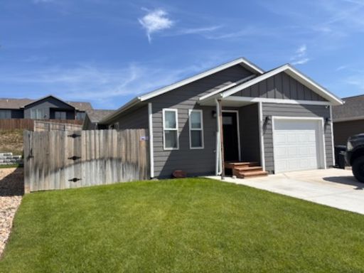 3 BED | 2 BATH | DOUBLE GARAGE | RAPID VALLEY – photo 1
