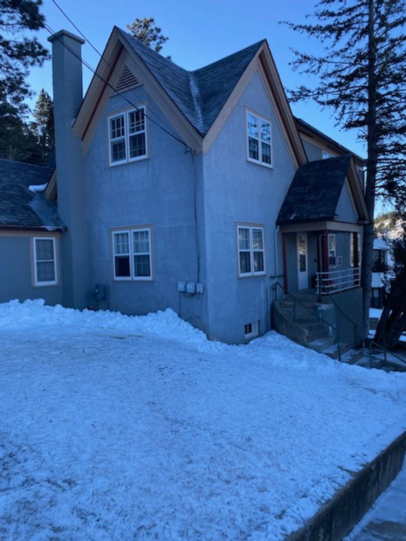 Deadwood Apartment: 30 Jefferson St.