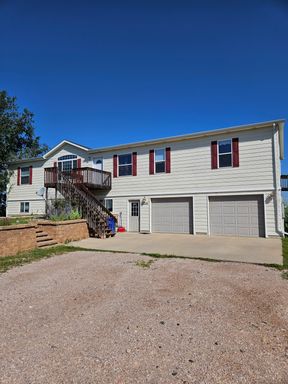 2 BED | 1 BATH | LOWER DUPLEX APARTMENT | WEST – photo 1