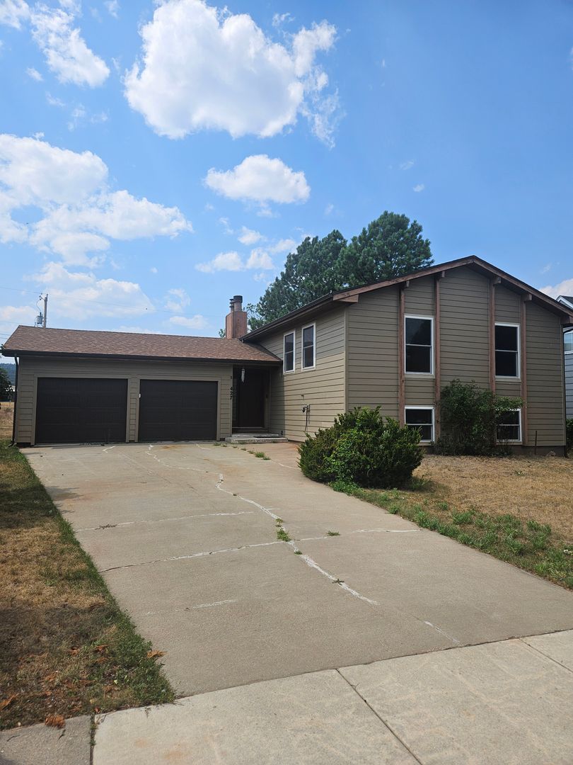 Rapid City House: 427 City Springs Ln