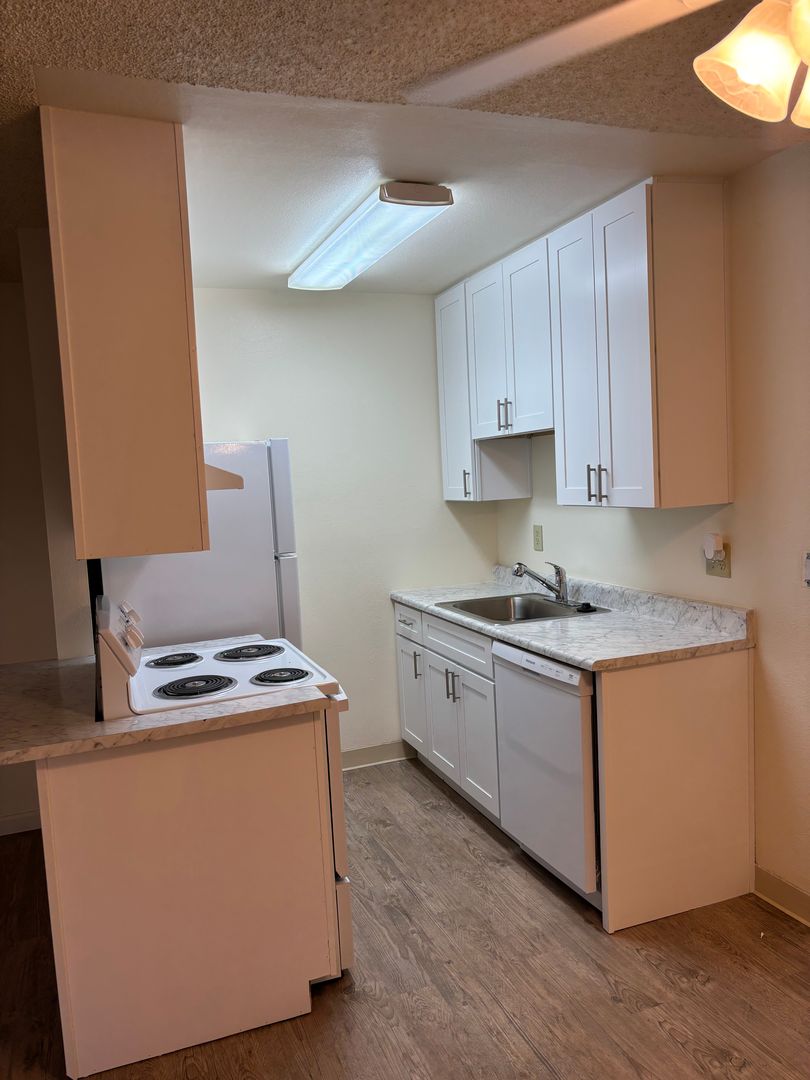 Lodi Apartment: 310 S. Orange Ave