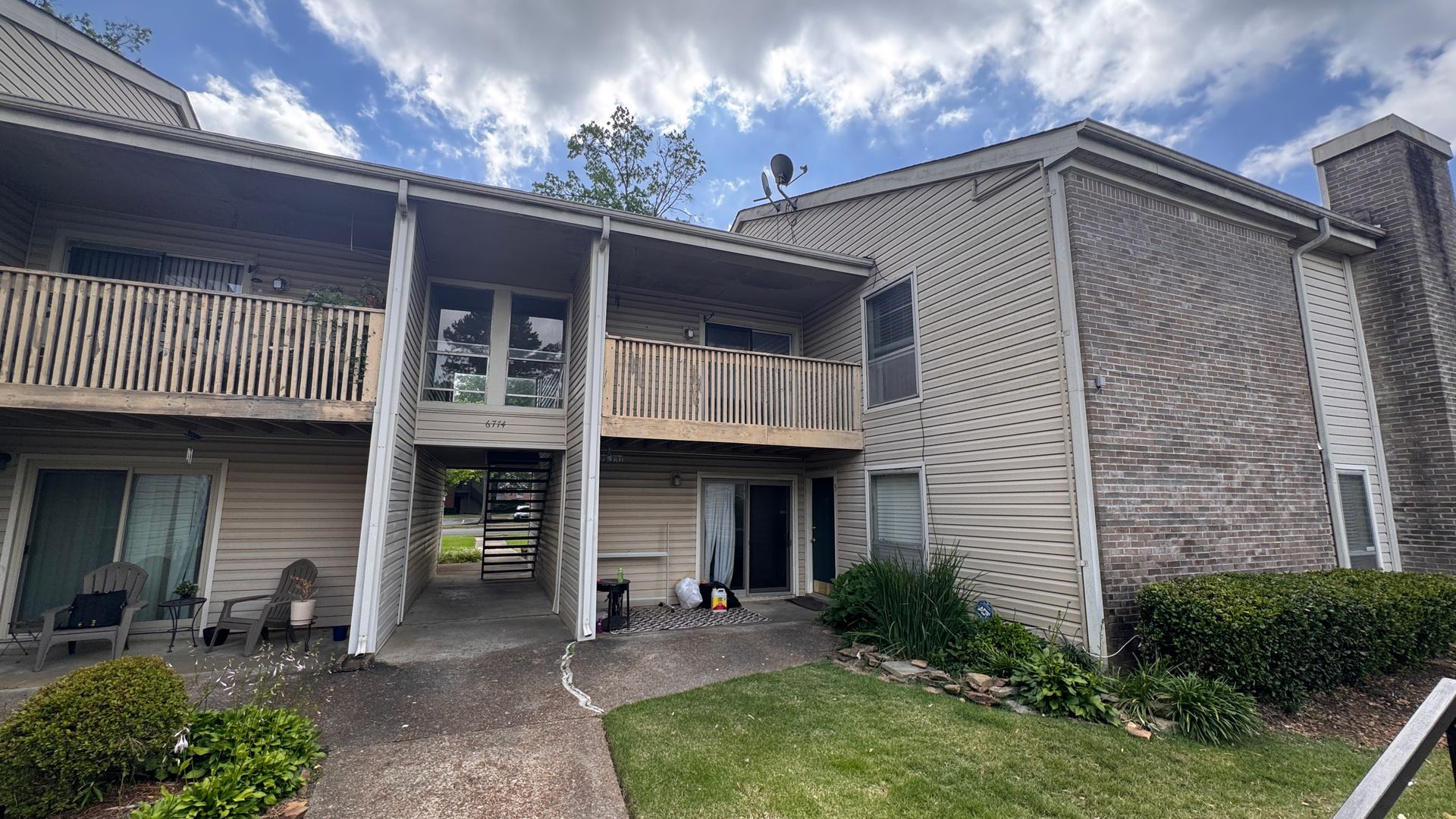 Memphis House: 6774 Enchanted Oak Place