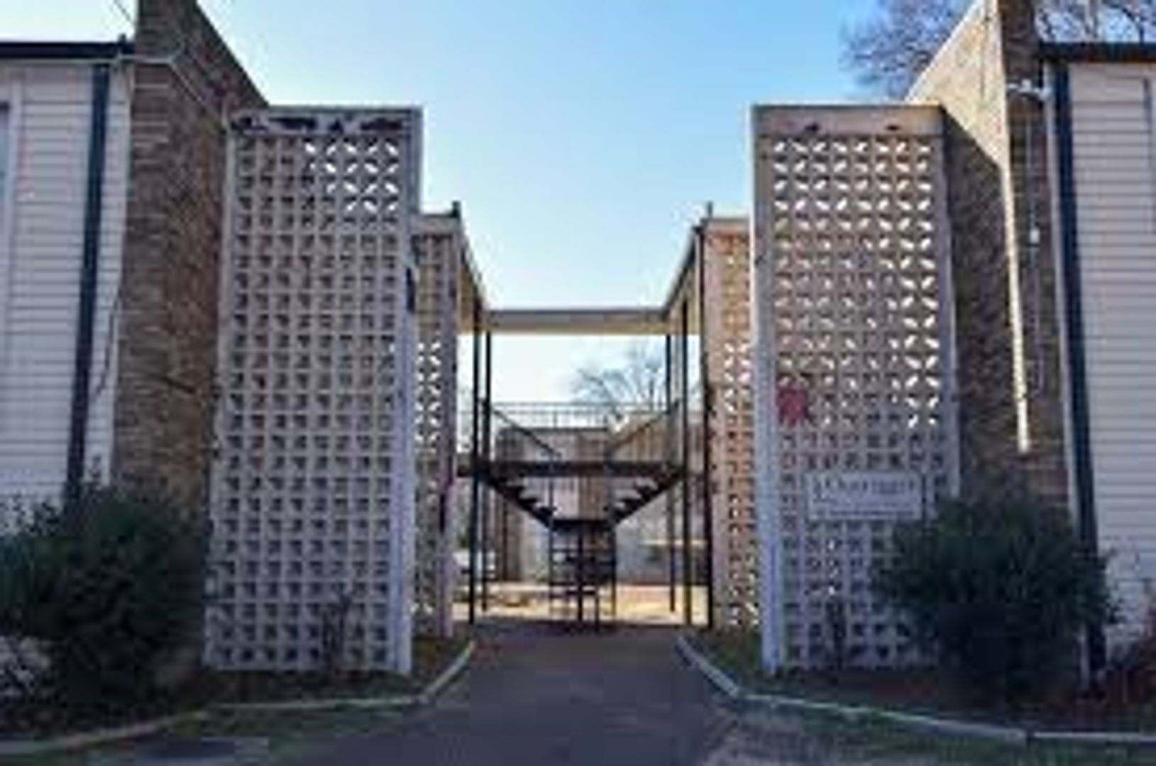 Memphis Apartment: 151 North Belvedere Boulevard