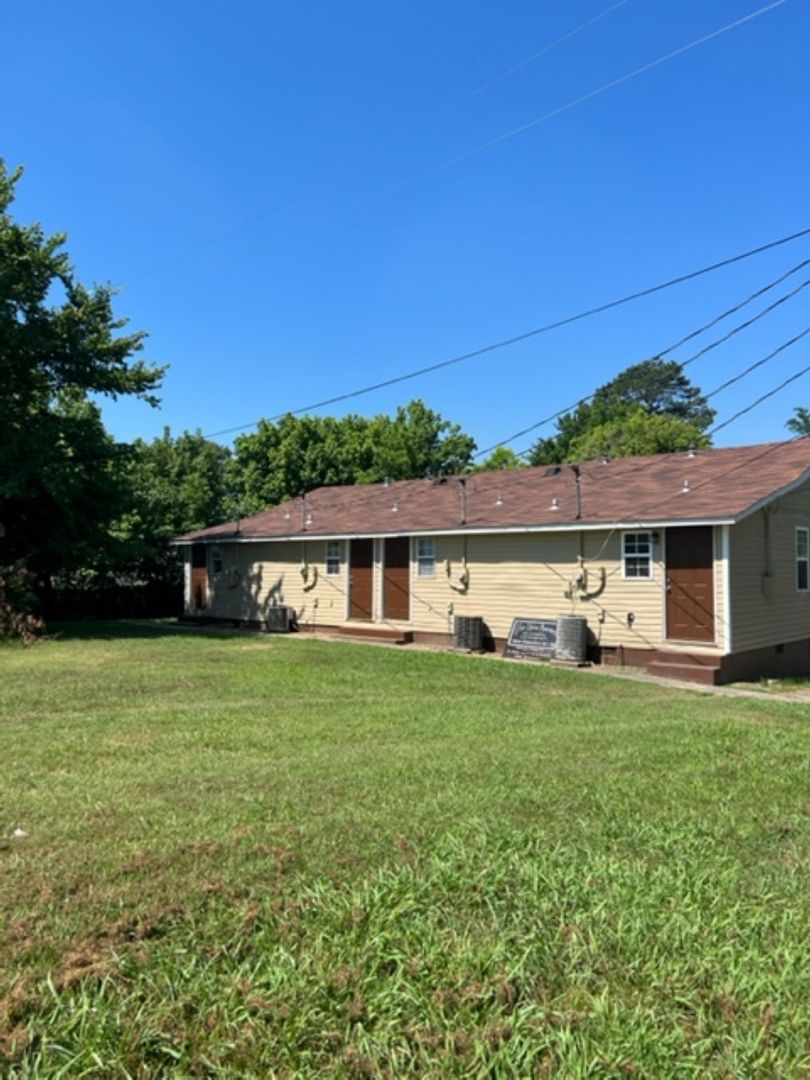 Somerville Apartment: 323 West Market Street