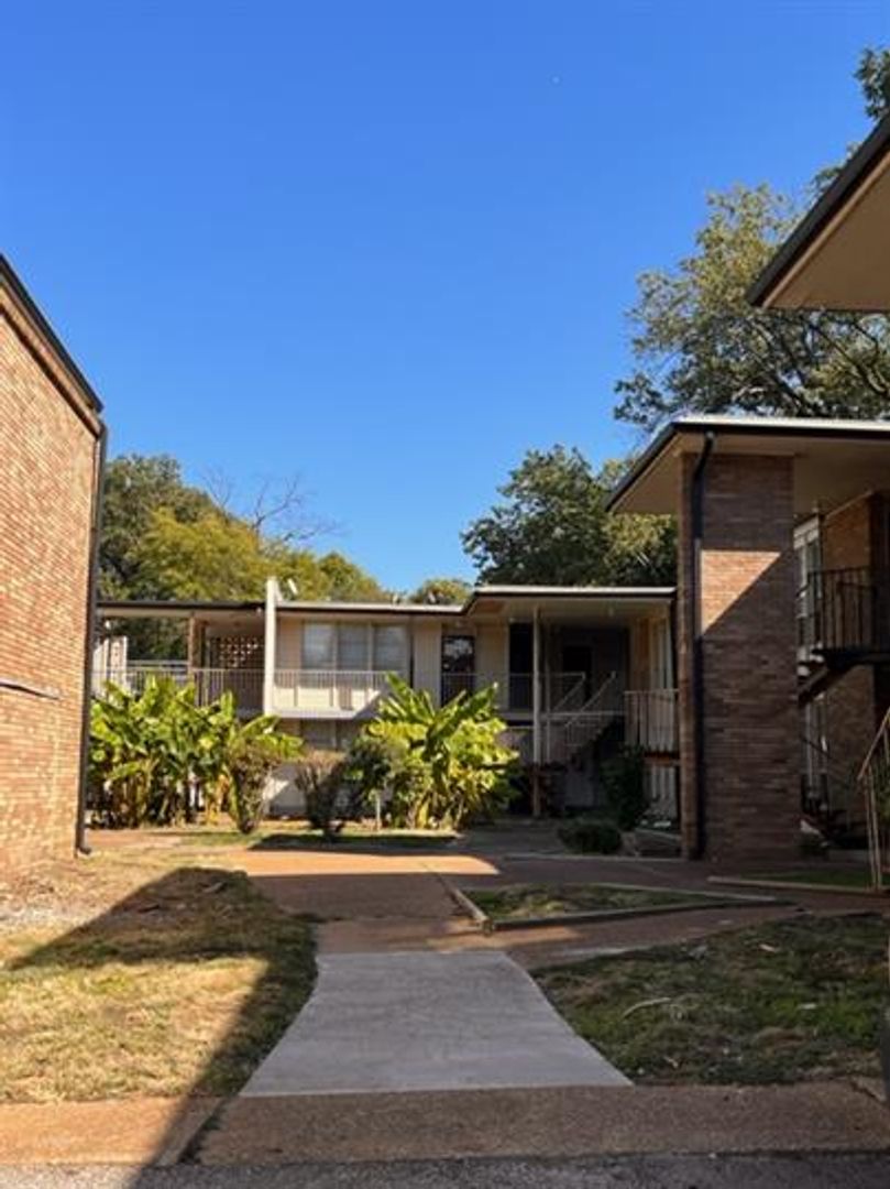 Memphis Apartment: 151 North Belvedere Boulevard