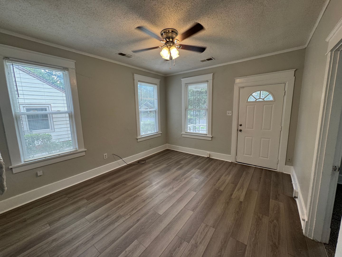 554 Bon Air Street 2 of 8