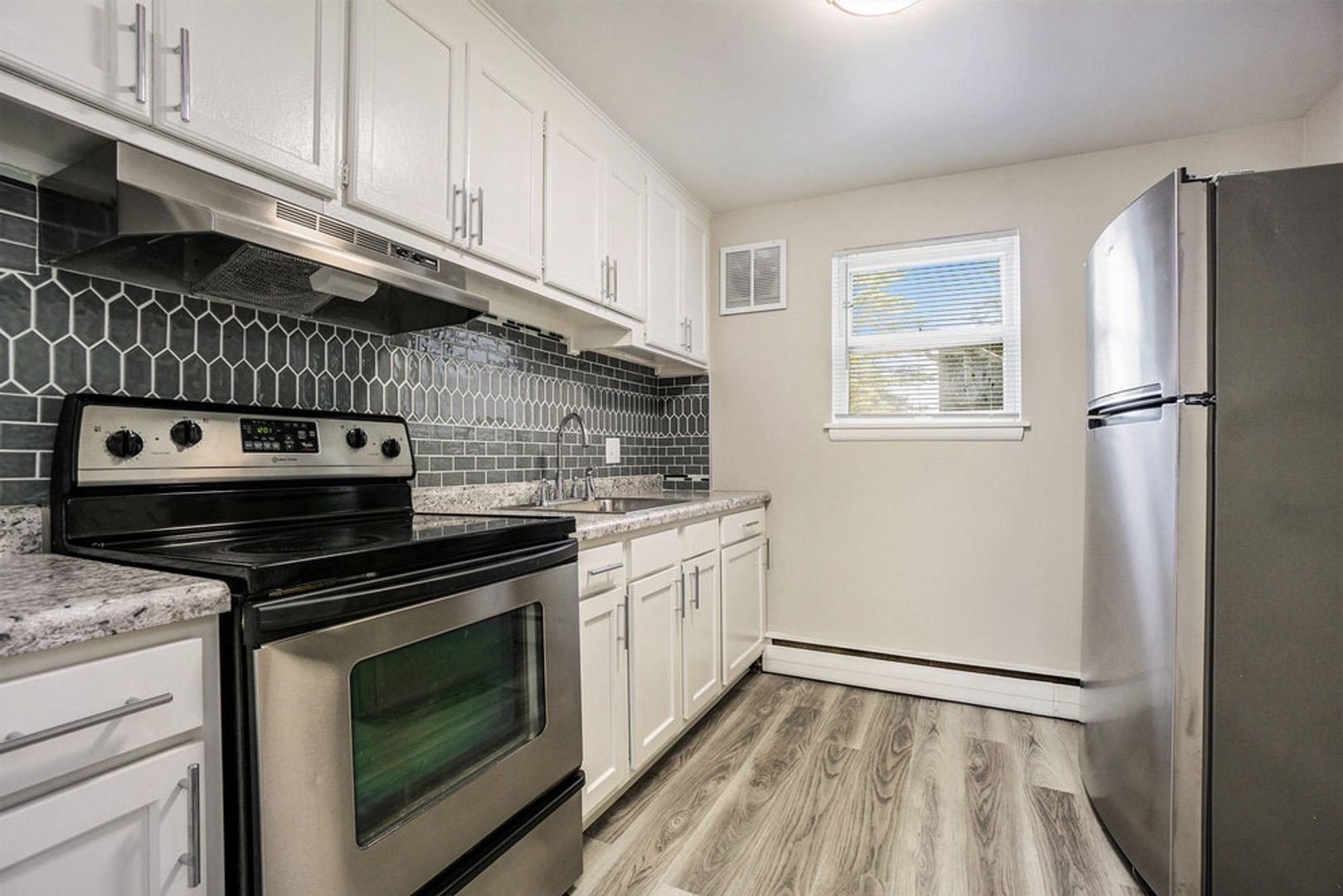 Parchment Apartment: 103 Devon Avenue