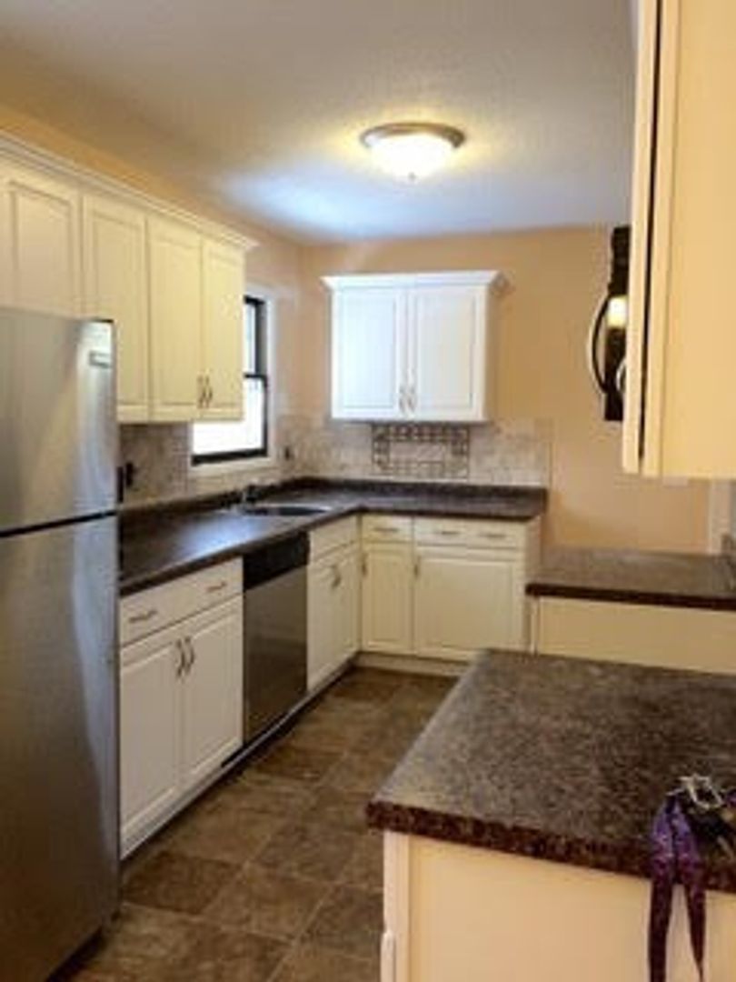 1550- Chic 3BR Ranch in Parchment - Sleek, Stylish & Updated