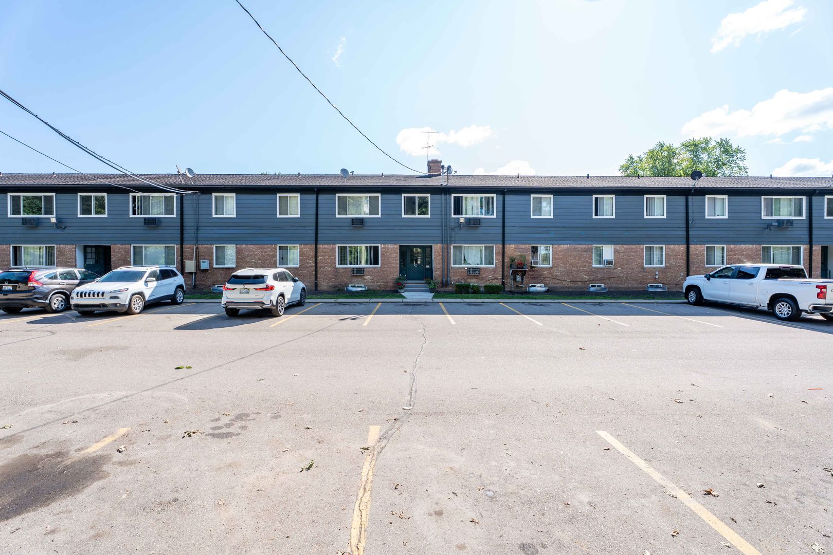 UTICA Apartment: 45631 HARRY ST.