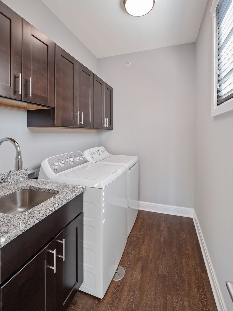 Laundry room at IRONGATE RESIDENCES, LLC