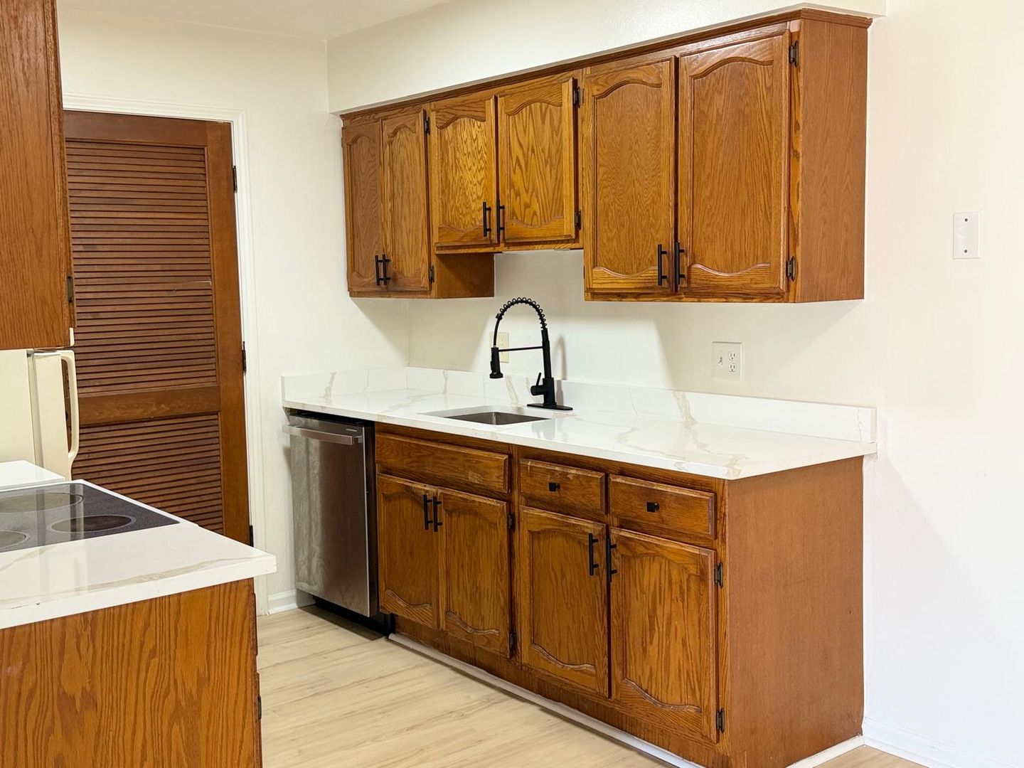 FRASER Apartment: 18600 E. 14 MILE RD