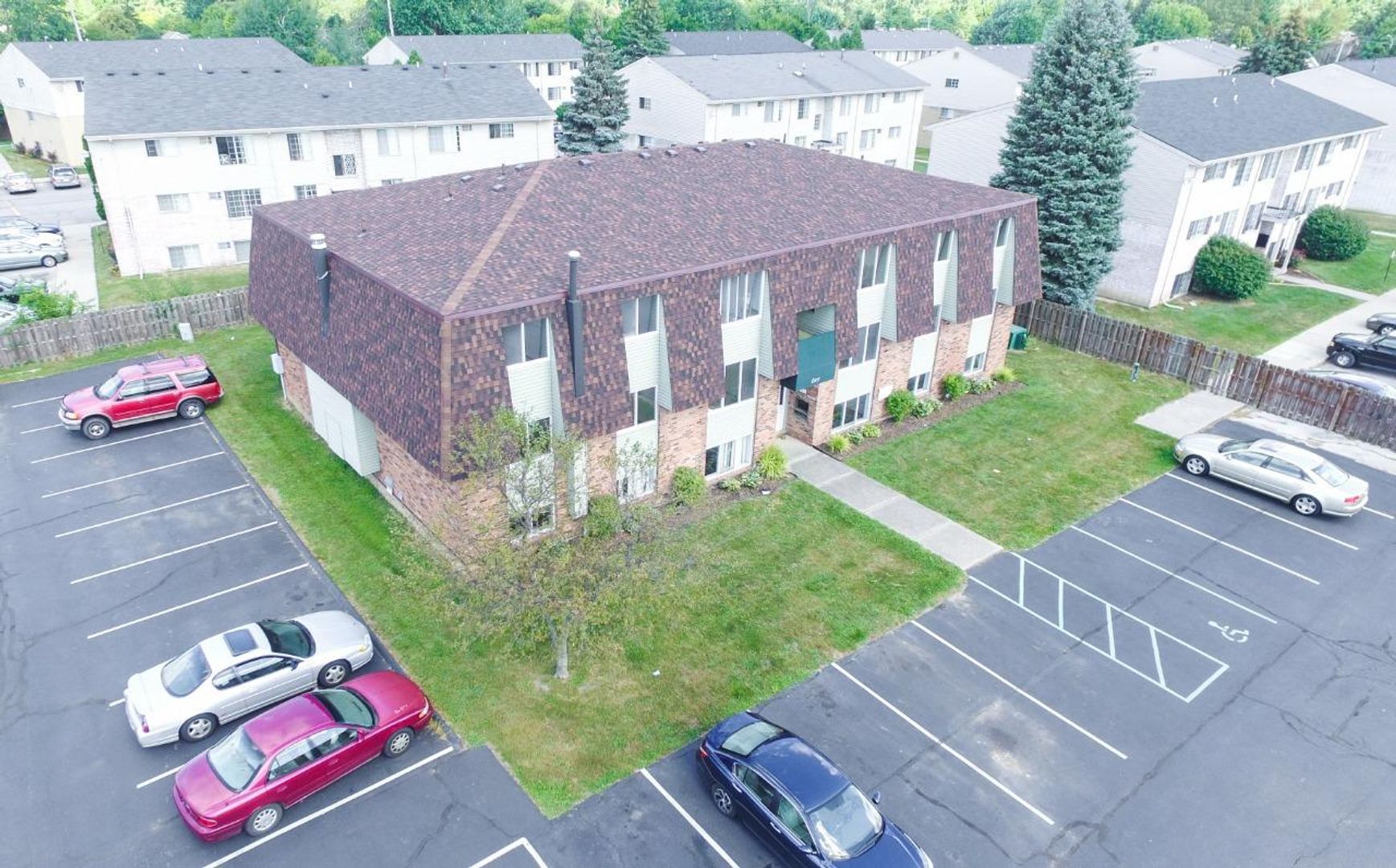 MONROE Apartment: 620 JOHN ANDERSON CT.