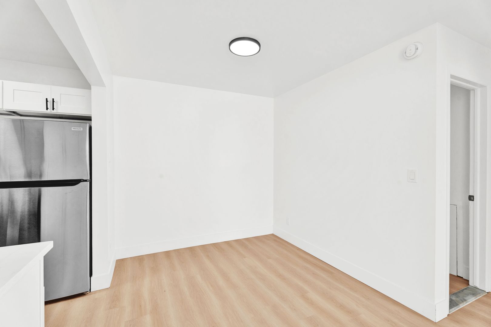 UTICA Apartment: 45631 HARRY ST.