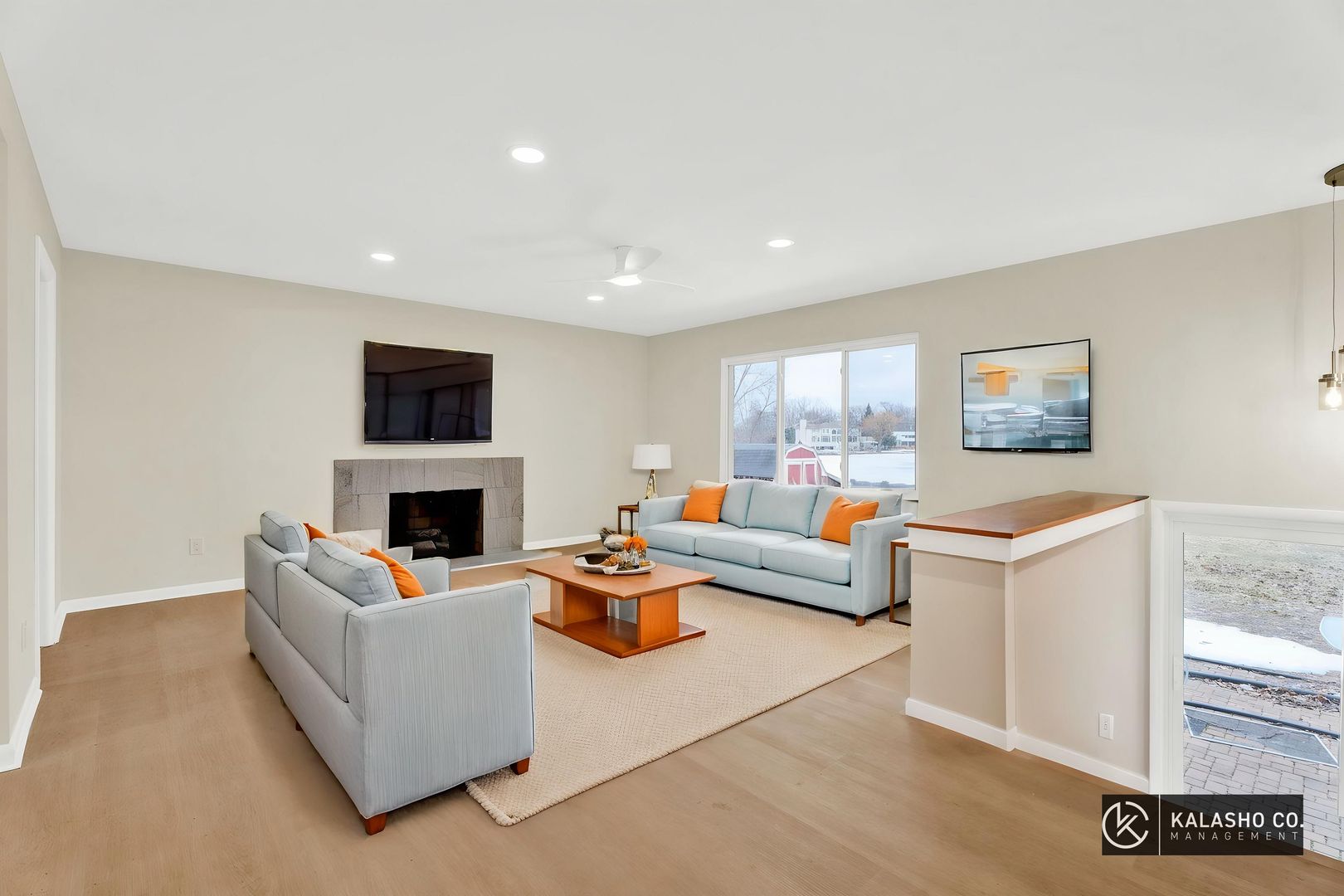 PONTIAC House: 915 JAMES K BLVD