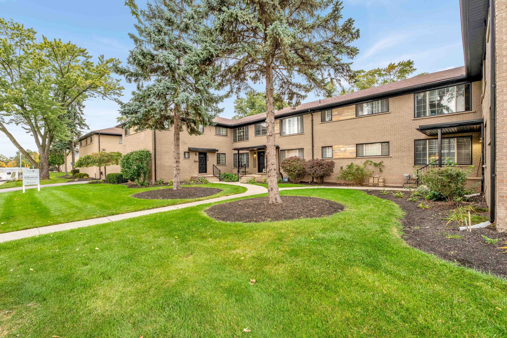 BIRMINGHAM Apartment: 2101 E MAPLE RD.
