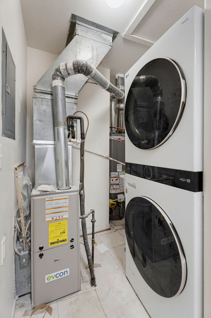 Laundry room at 18600 FRASER GROUP, LLC