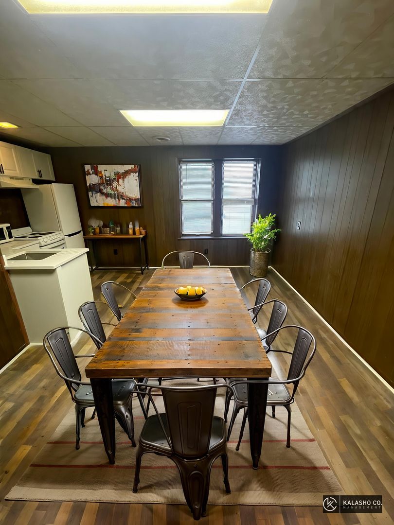 HAMTRAMCK Apartment: 9731 JOSEPH CAMPAU STREET