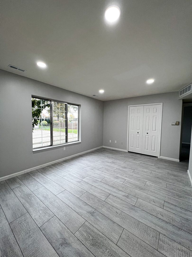 CLINTON TWP Apartment: 23225 DEANHURST ST