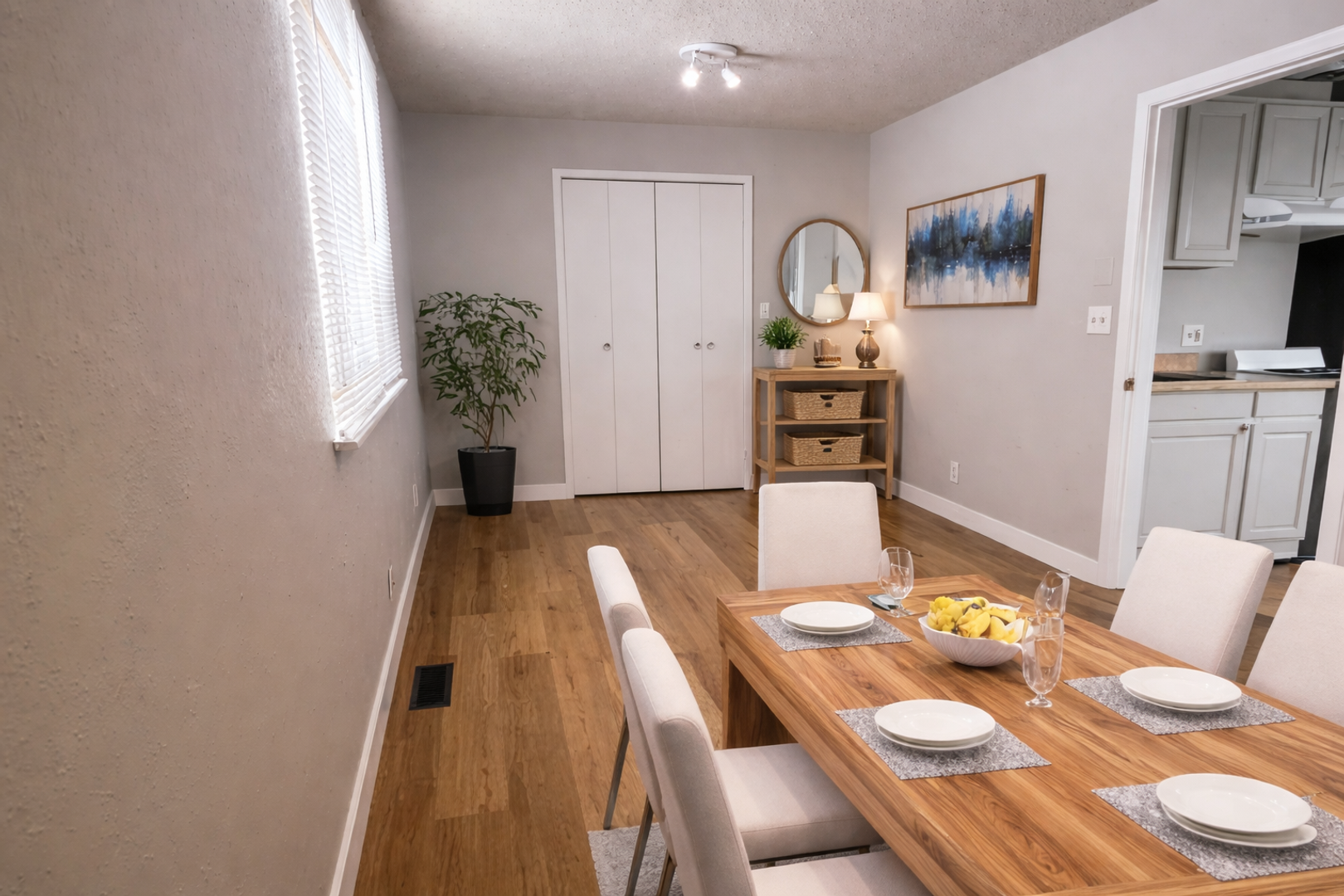 MONROE Apartment: 620 JOHN ANDERSON CT.