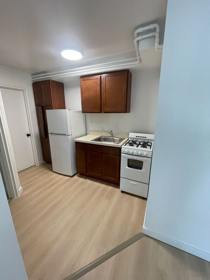 ROYAL OAK Apartment: 3382 HARVARD ROAD