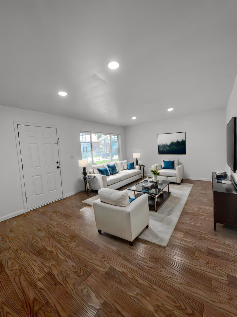 BIRMINGHAM Apartment: 2101 E MAPLE RD.