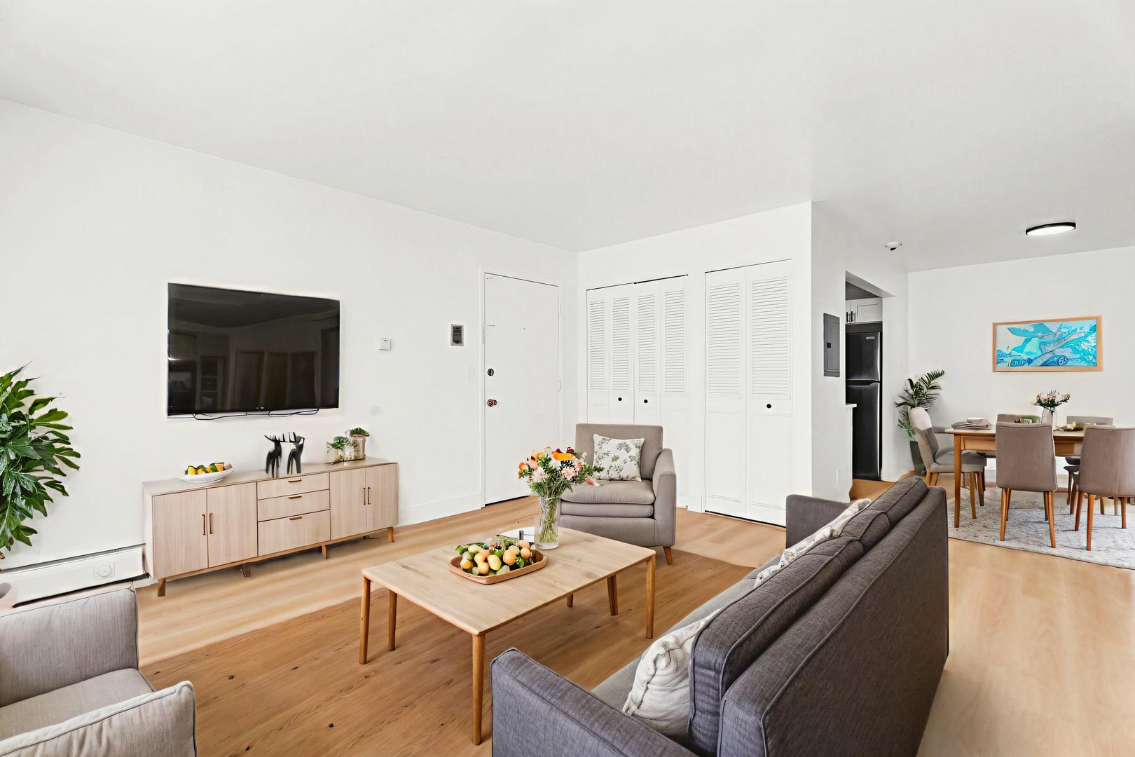 UTICA Apartment: 45631 HARRY ST.