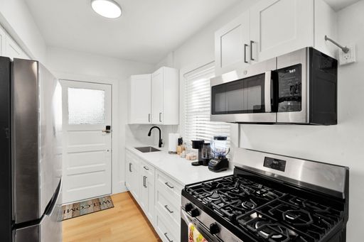 3BED | 1BTH - ANN ARBOR, MI - ON CAMPUS - EASY MOVE IN – photo 1