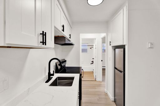 1BD, 1BATH APARTMENT - RENOVATIONS 2025 - MOUNT CLEMENS
