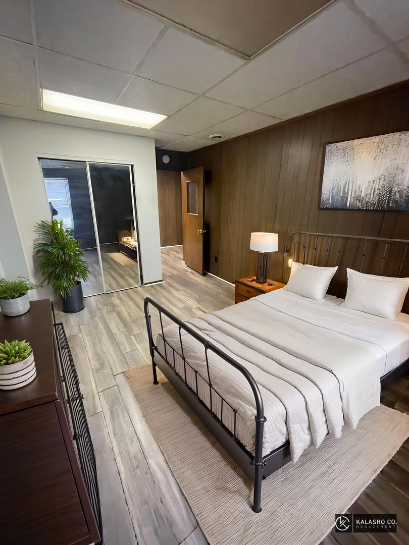 HAMTRAMCK Apartment: 9731 JOSEPH CAMPAU STREET