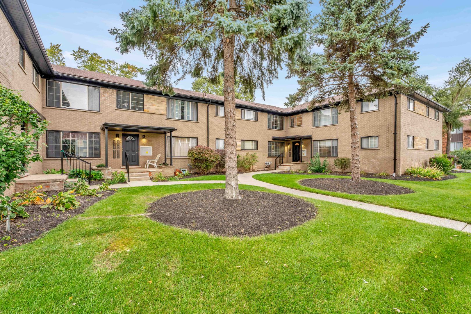 BIRMINGHAM Apartment: 2101 E MAPLE RD.