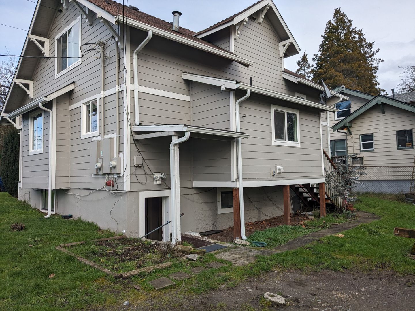Tacoma Apartment: 1110 S 25th St #A