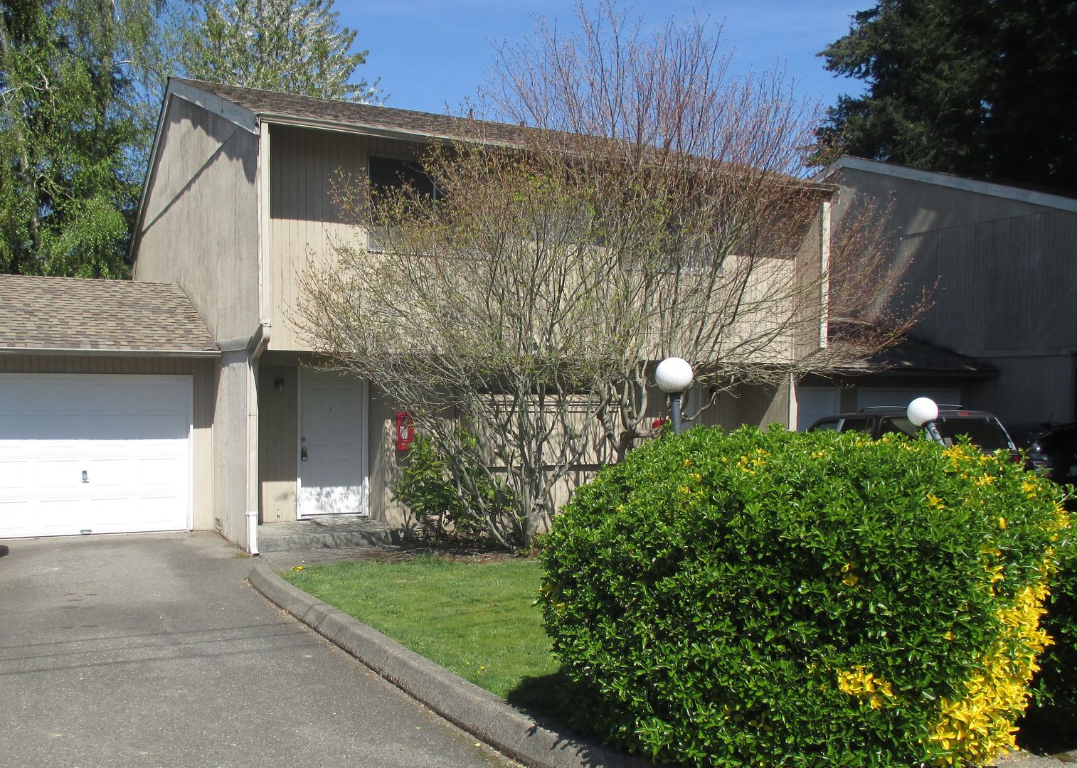 University Place Apartment: 3021 Bridgeport Way W A-D