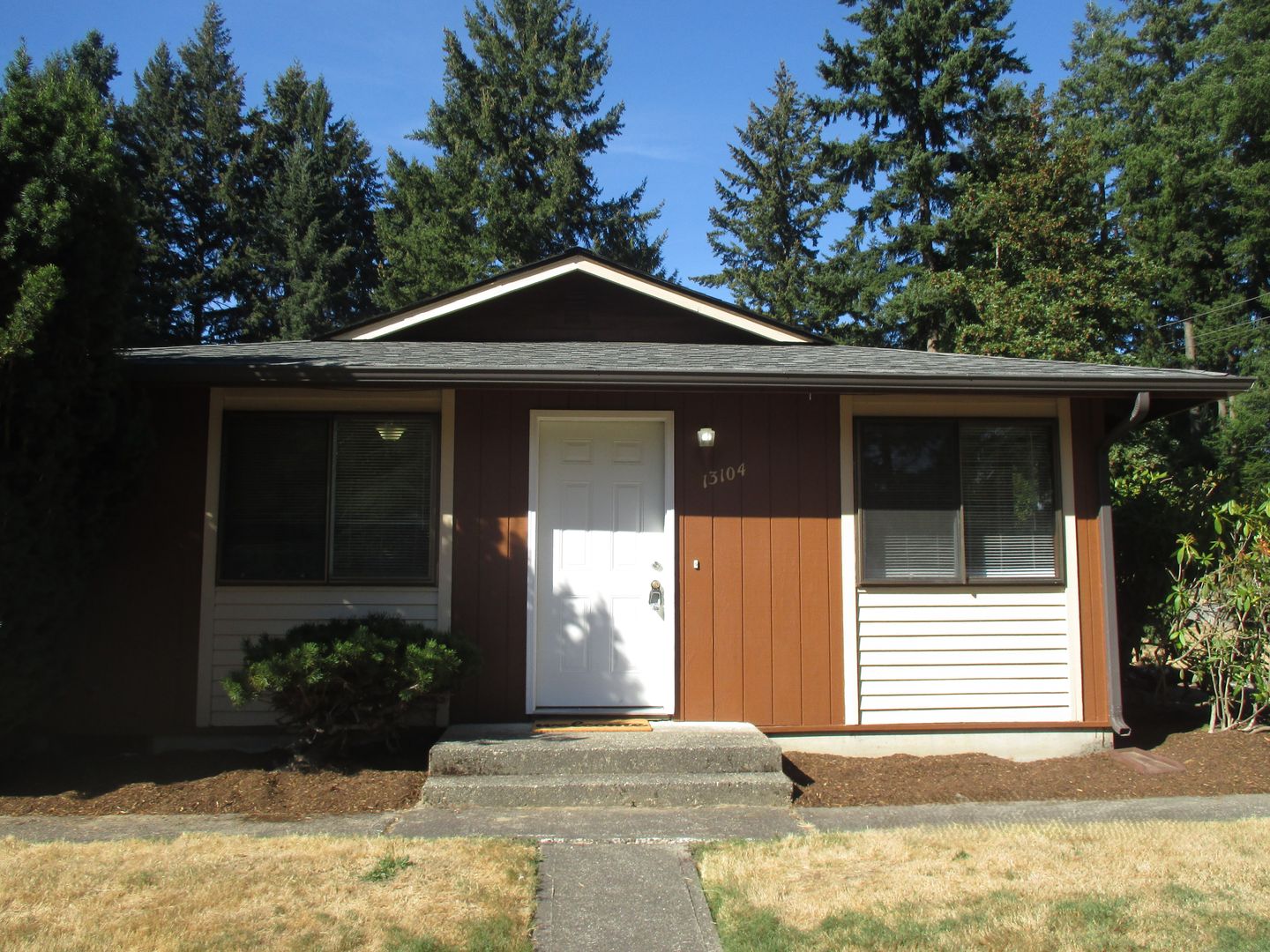 Puyallup Apartment: 13104 86th Ave E