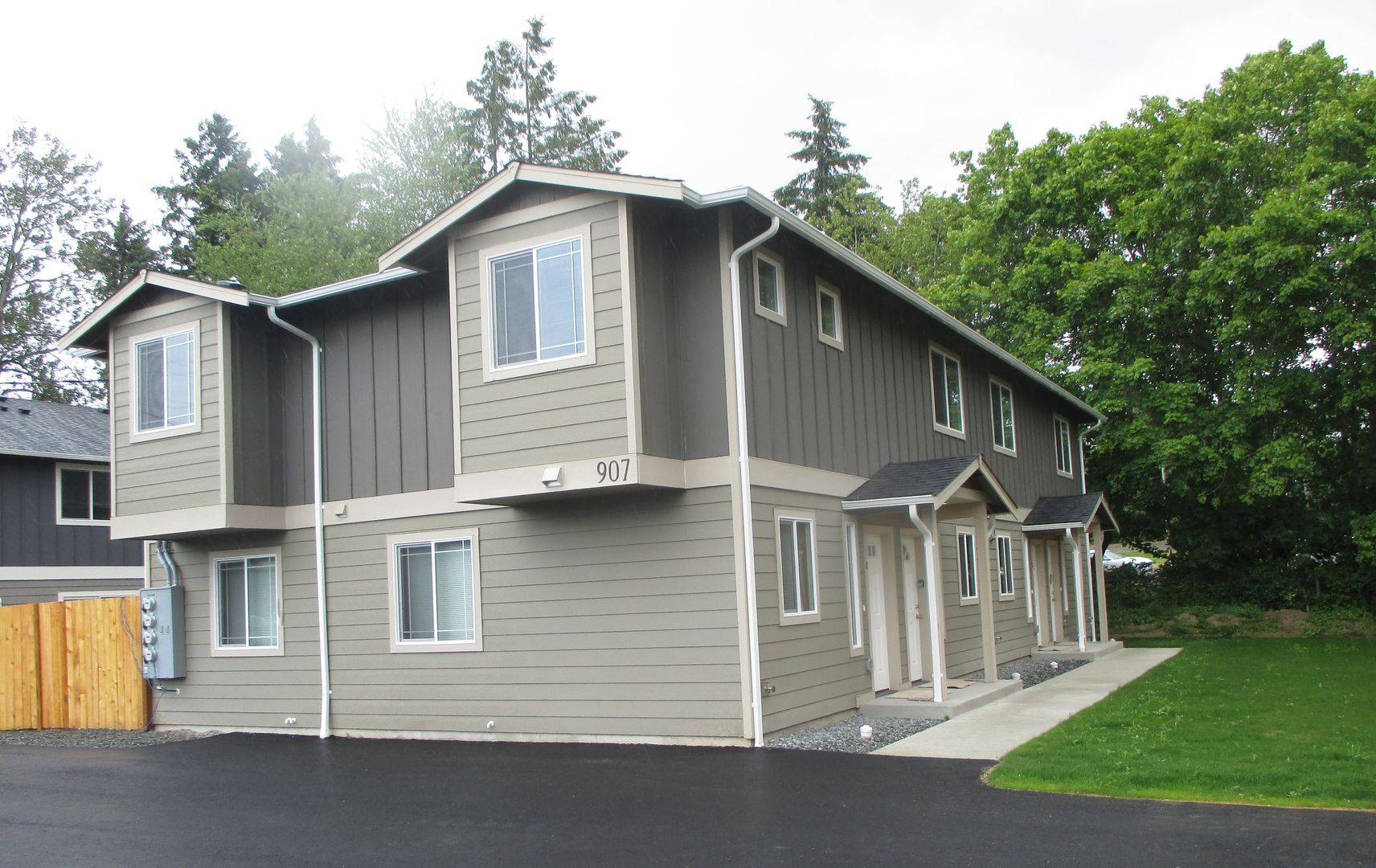 Puyallup Apartment: 907 8th St SE