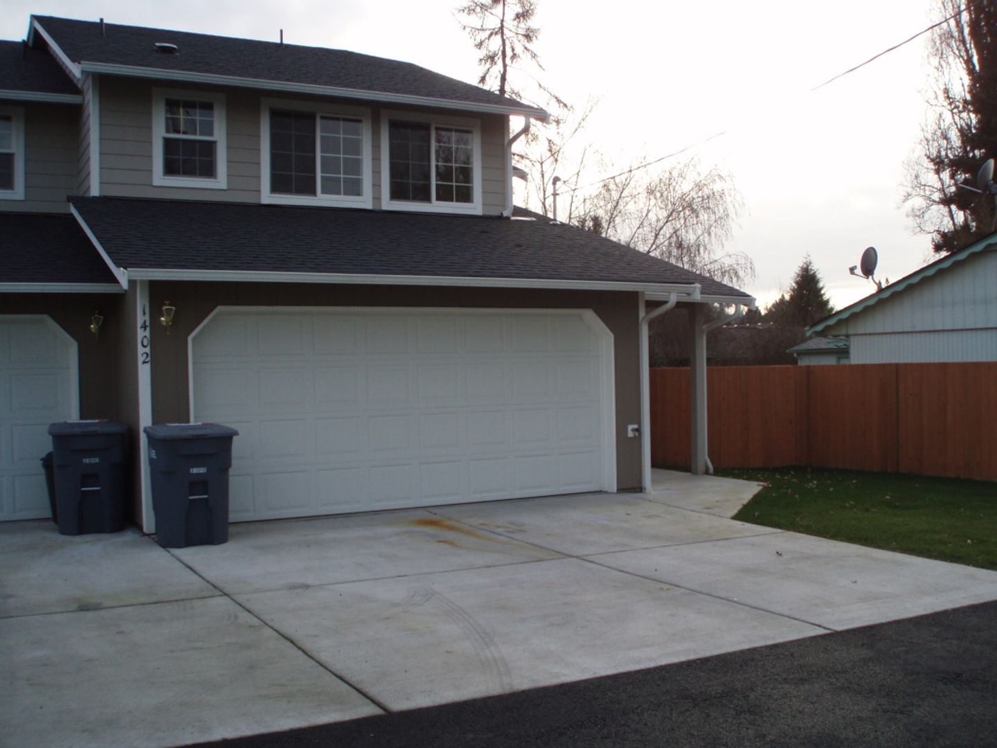 Puyallup Apartment: 1402  7th Ave SE