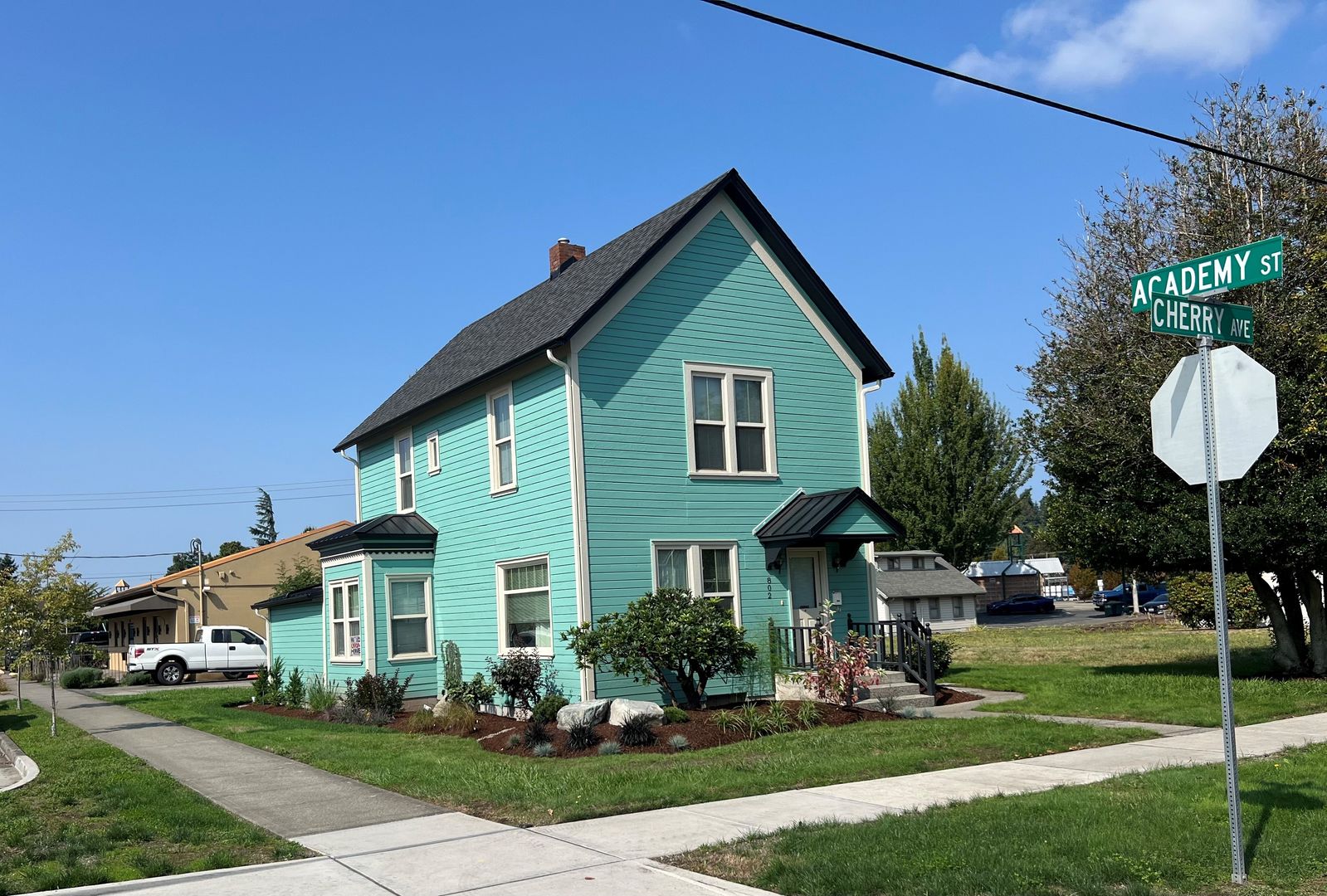 Sumner Apartment: 802 Cherry Ave #A