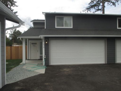 Beautiful 3 Bed 2.5 Bath Duplex in Tacoma – photo 1