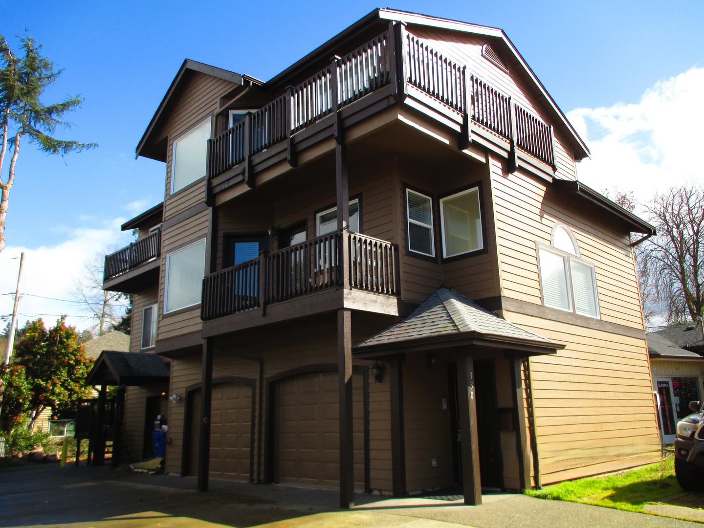 Olympia Apartment: 330/332 East Bay Dr NE