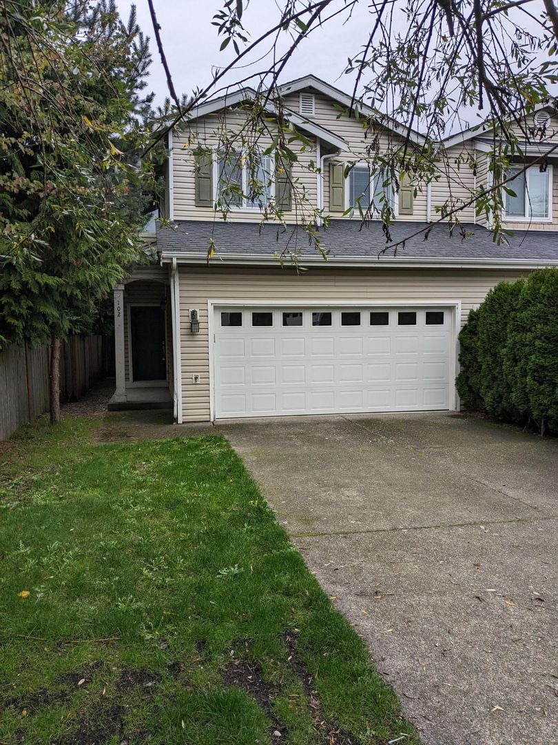 Auburn House: 305 Pike St SE #102