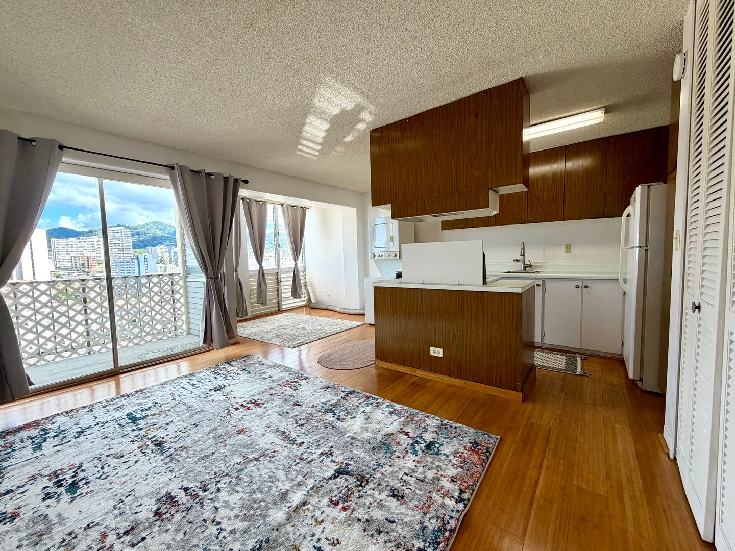 Honolulu Condo: 818 S King St #1803