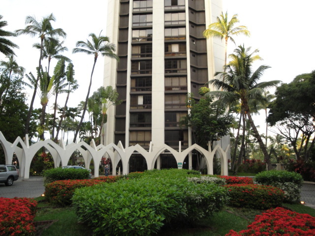 Honolulu Apartment: 300 Wai Nani Way II, #1916