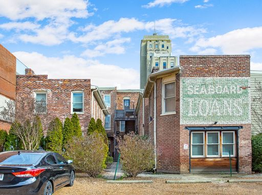 Cozy 1-Bed/1-Bath on East Grace – Available in October! Spacious Deck & In-Unit Washer/Dryer! – photo 1